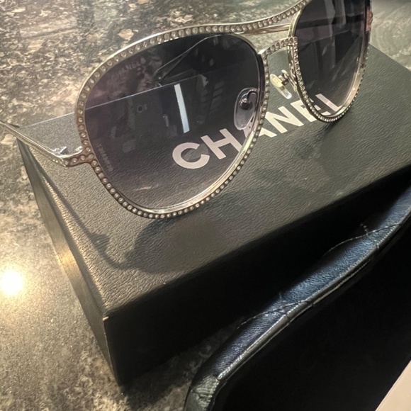 Ladies Chanel Rimmed Aviator Sunglasses - Picture 4 of 6